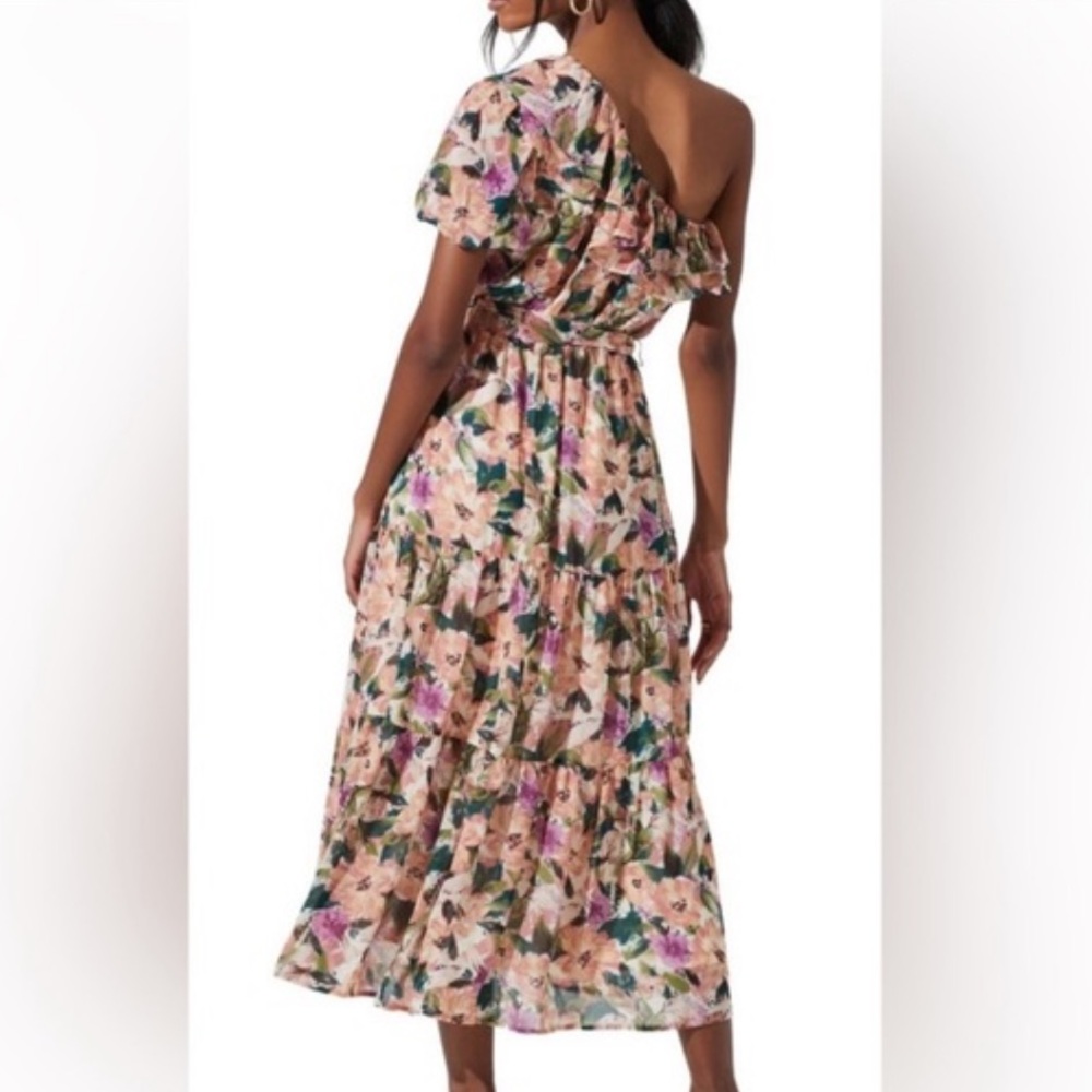 ASTR THE LABEL ONE SHOULDER DRESS — XS